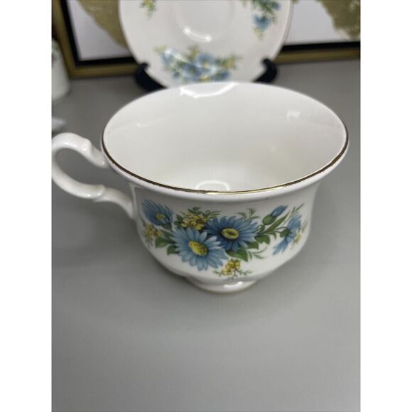 Queen Anne English Bone China Tea Cup & Saucer Set Blue Daisy Pattern 8542 - Picture 3 of 7